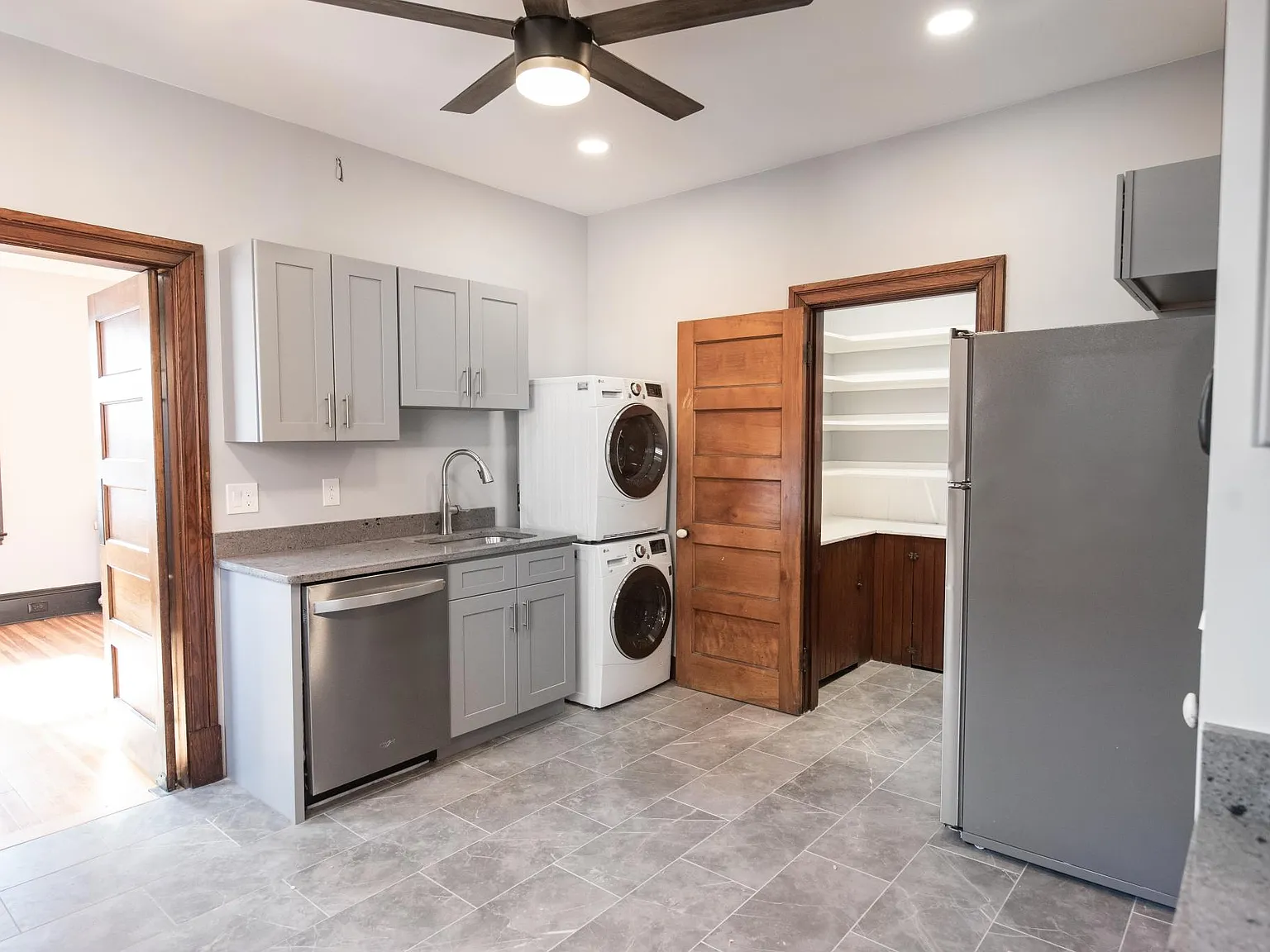 3 bed, 1500 sqft, $2,500 — Photo 3