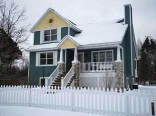 452 Summer Grove Dr, Douglas, MI 49406