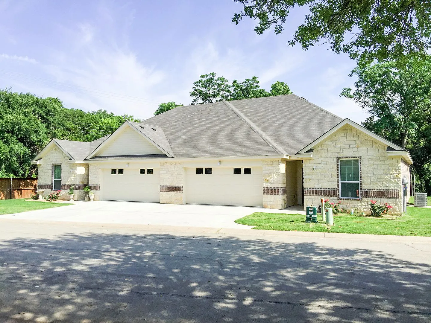 Savannah Court Luxury Townhomes — Photo 1