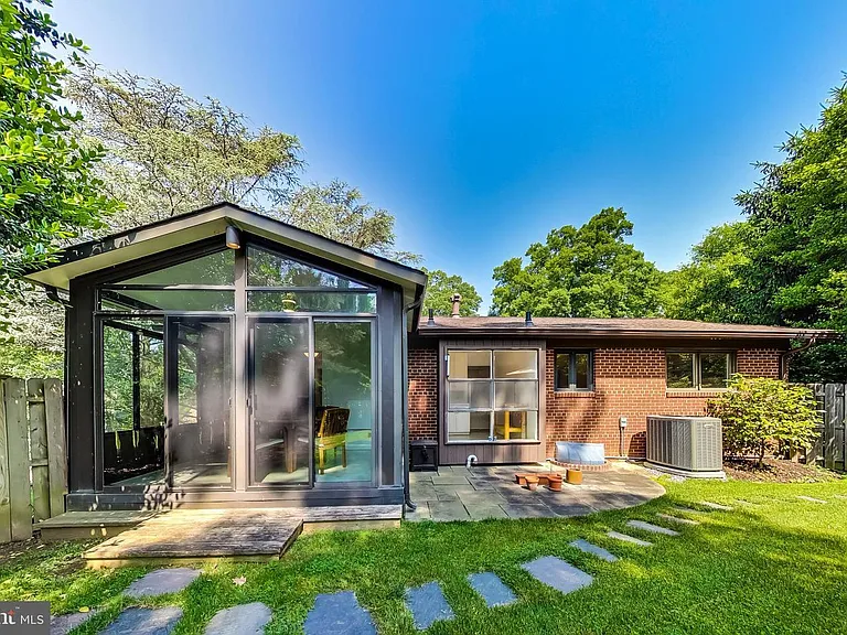 6515 E Halbert Rd — Photo 12