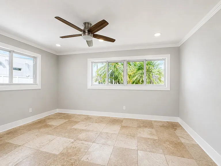 912 Dolphin Dr — Photo 9