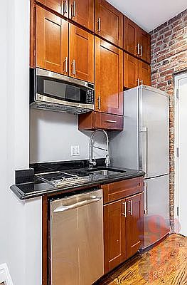 2nd image of 232 W 14th St #2D
