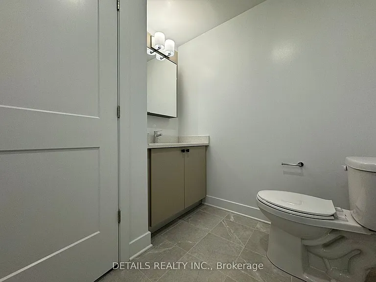 180 George St #911 — Photo 11