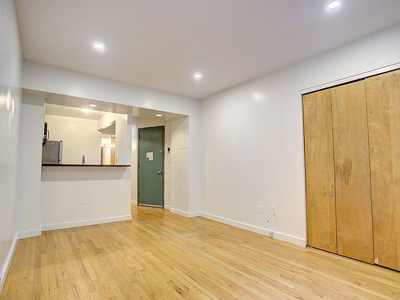 2nd image of 423 Amsterdam Ave APT 4D