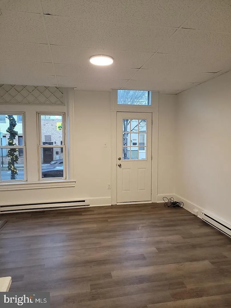 1 bed, 1.0 bath, 7370 sqft, $1,125 — Photo 3