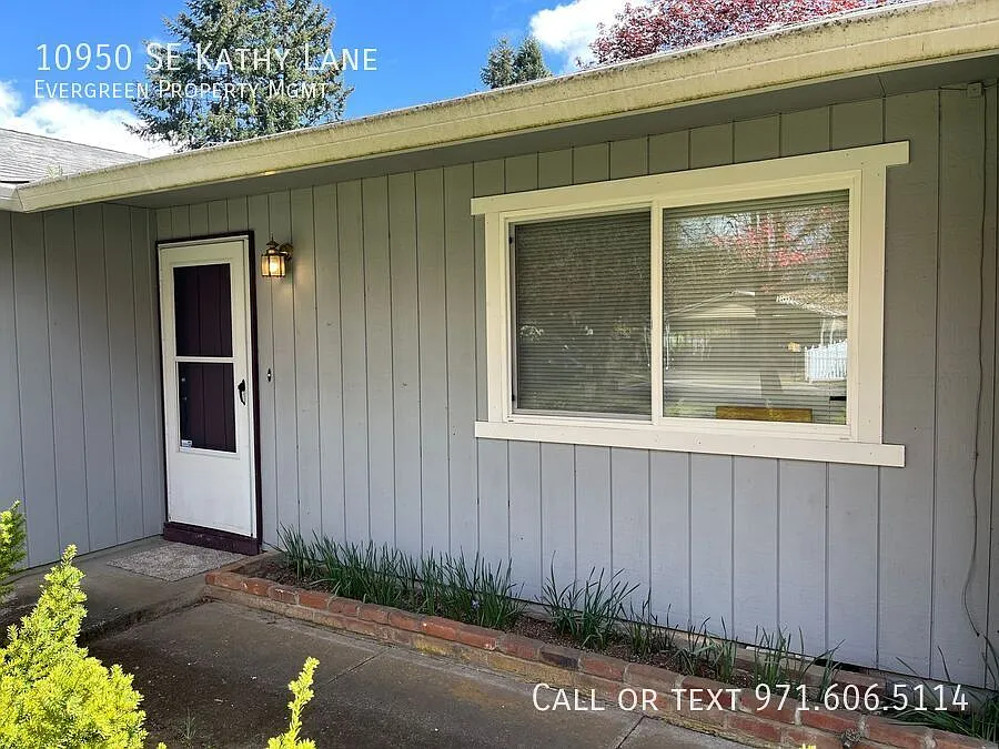Big Yard 3BD/1BA Cozy Home! $2,595/mo — Photo 4