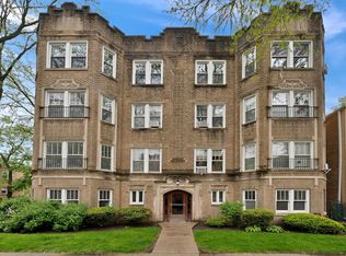 2703 W Estes Ave #3, Chicago, IL