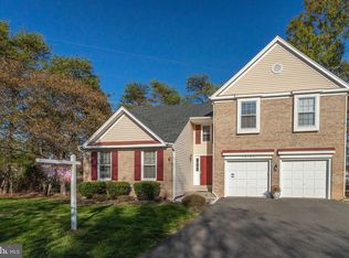 15184 Wetherburn Dr, Centreville, VA 20120
