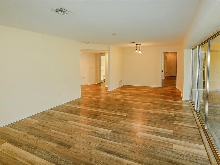 5654 Eichen Cir W — Photo 4