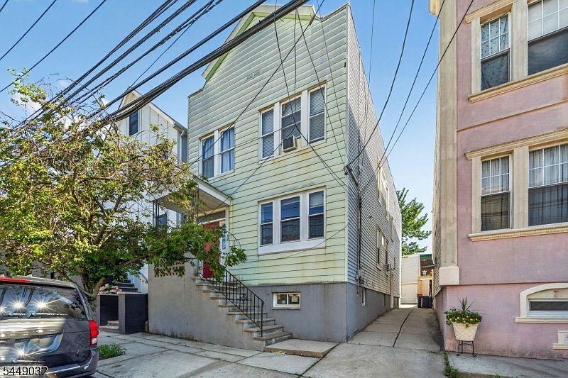 1st image of 1115 22Nd St