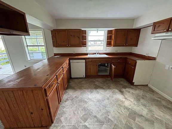 5th image of 15020 S Baylan St