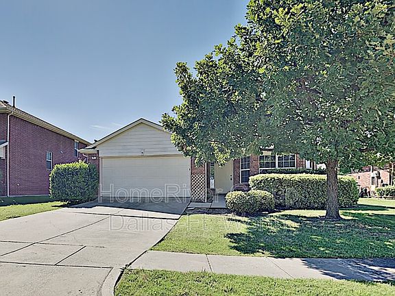 3rd image of 702 Riverhead Dr
