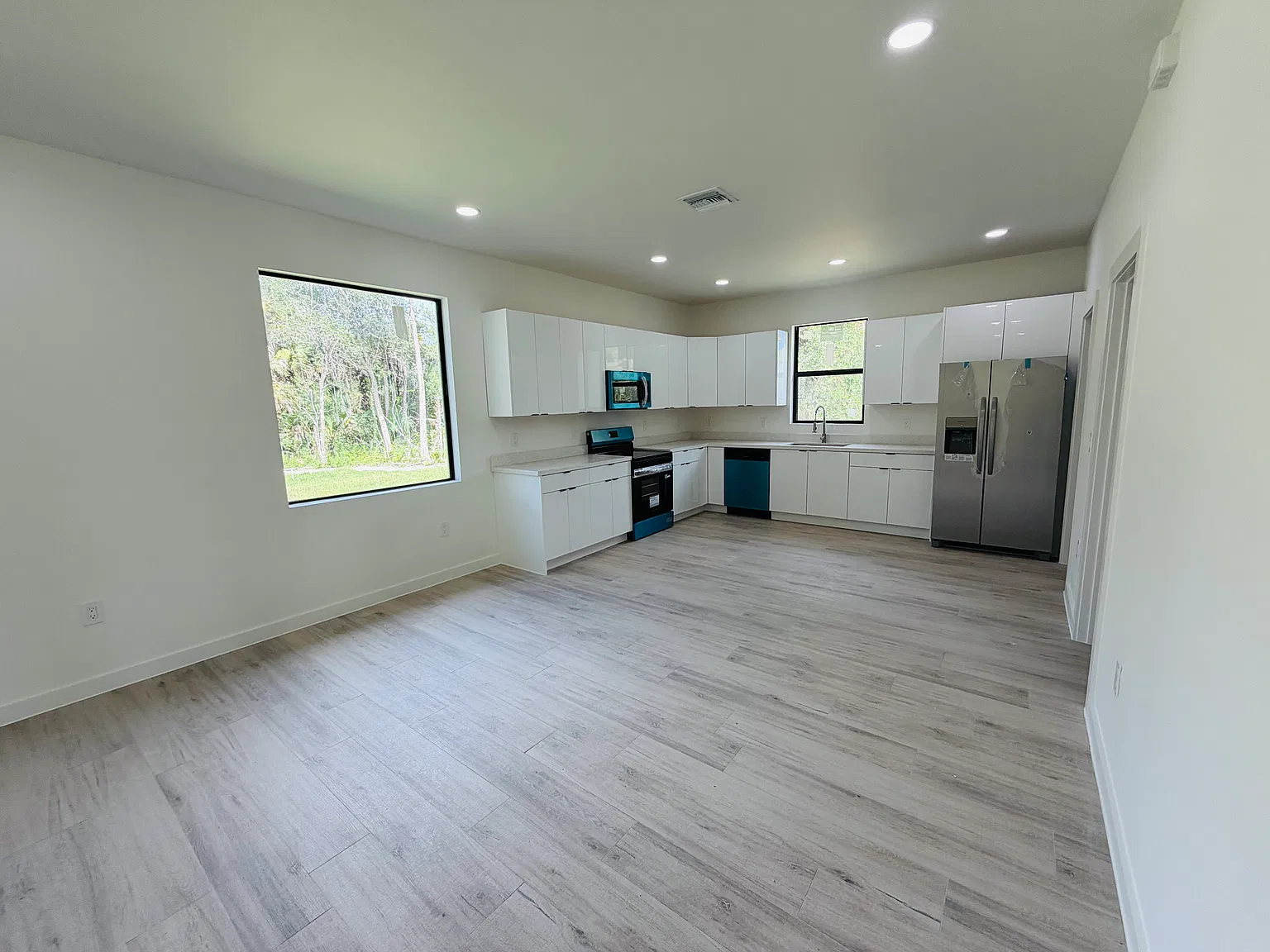 3 bed, 1600 sqft, $1,800 — Photo 3