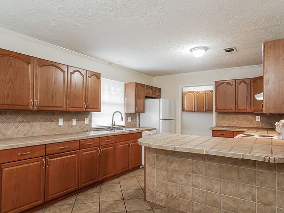 5th image of 512 Crosskeys Dr