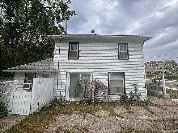5th image of 417 N Mill St
