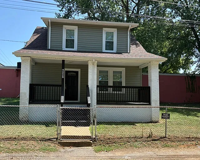 627 Webb Rd NE — Photo 1