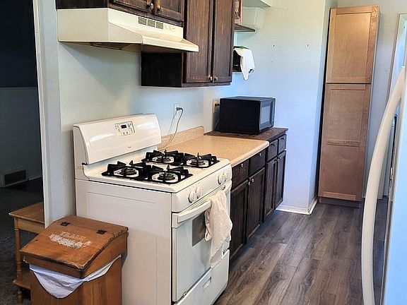 4th image of 936 Avenue E