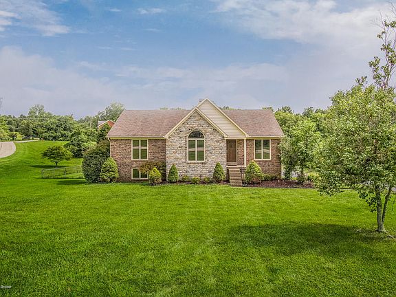 2nd image of 3200 Lake Pointe Ct