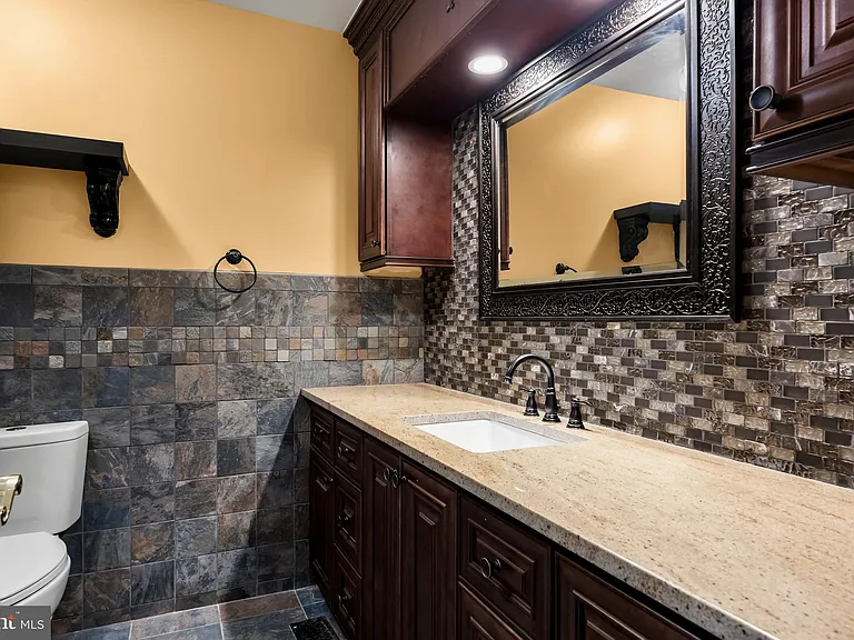 10 Traynor Ln — Photo 12
