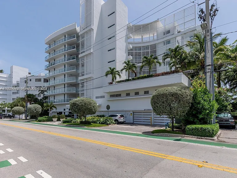 9821 E Bay Harbor Dr #503 — Photo 44