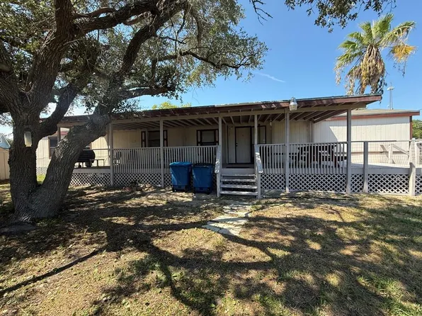 209 N Doughty St, Rockport, TX 78382