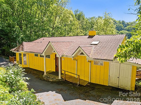4th image of 969 Mountain View Dr