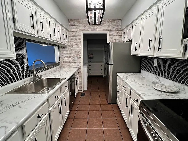 7770 Sterling Pl — Photo 4
