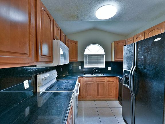 2nd image of 6705 MAGNOLIA POINTE CIRCLE