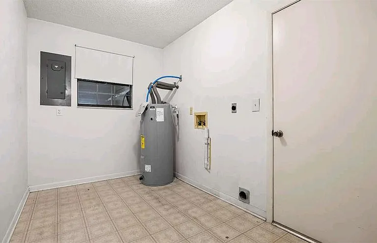233 SE Sandia Way — Photo 10