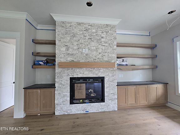 4th image of 761 Maclaren Way