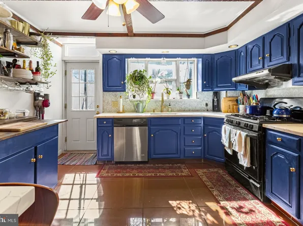 808 Sears St, Philadelphia, PA 19147