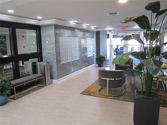 2nd image of 2611 N Riverside Drive #504