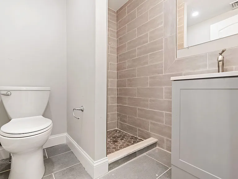31 Saint Casimir Ave #2 — Photo 10