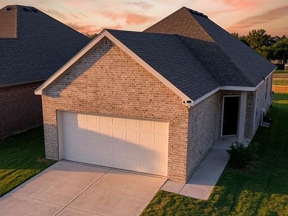 2nd image of 1426 Desire Ln