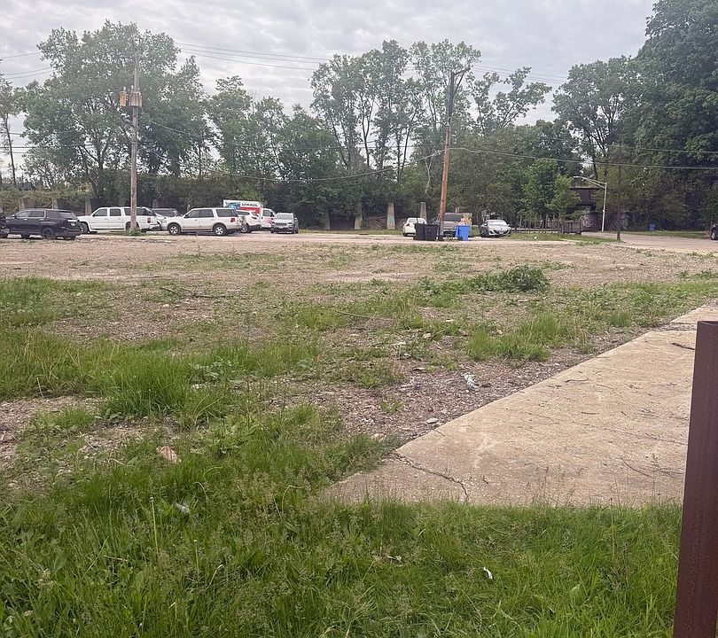 1st image of 740 W 59th St