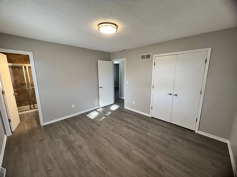 843 W Kansas St — Photo 15