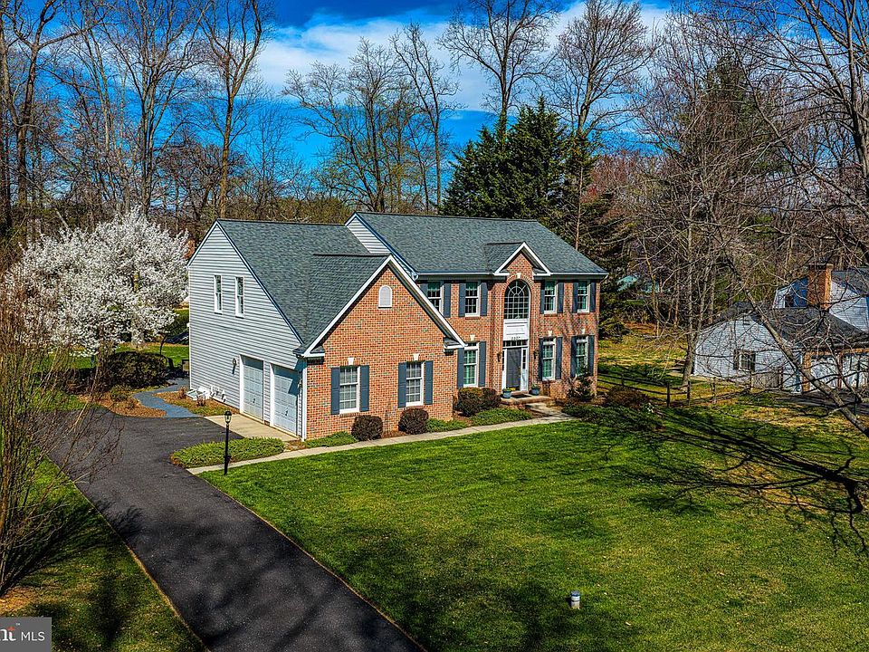1st image of 2207 Queensbury Dr