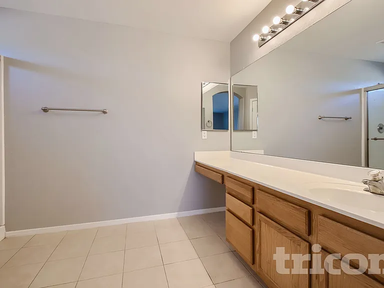 5030 W Glass Ln — Photo 21