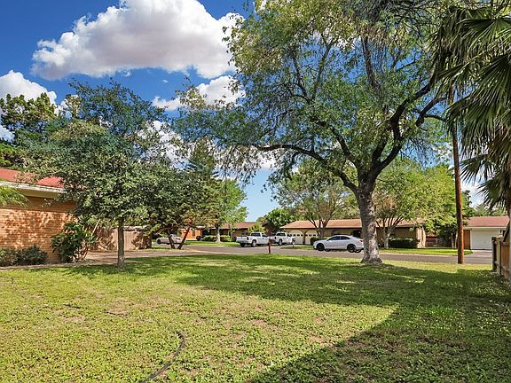 3rd image of 221 W Daffodil Ave