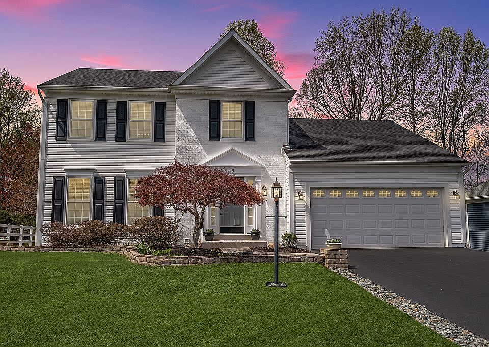1st image of 9 Woods Edge Ct