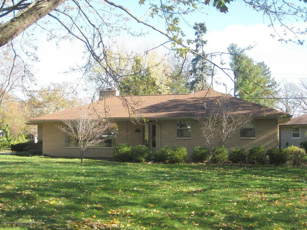 2828 Westchester Rd photo 1