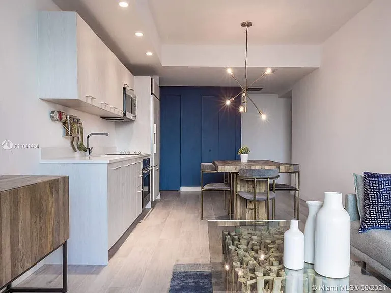 45 SW 9th St #3309 — Photo 4