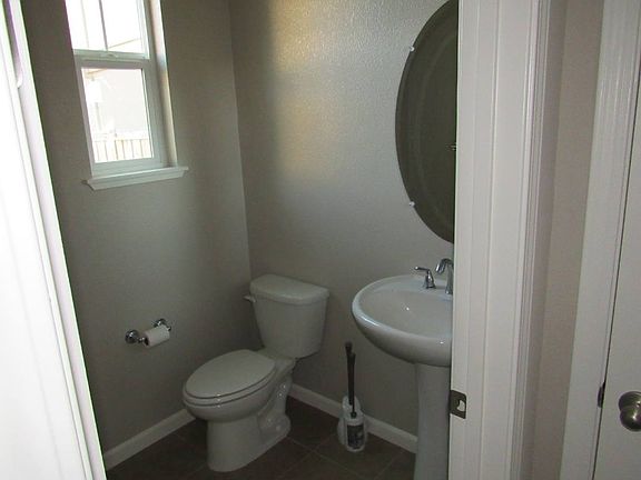 5th image of 66 Belle Harbor Cir