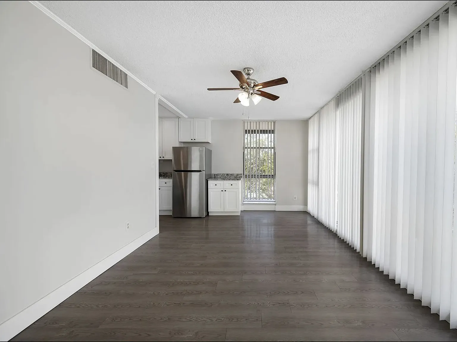1 bed, 700 sqft, $1,600 — Photo 4