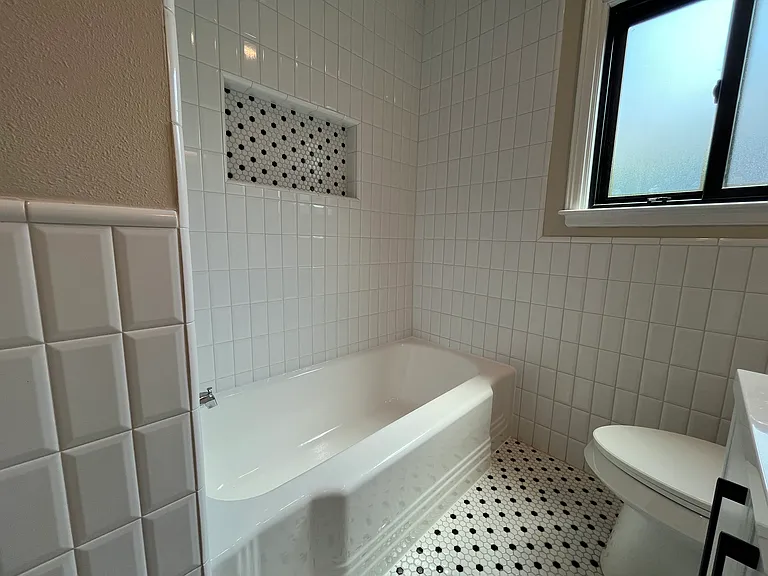 4412 Bellvue Ave — Photo 17