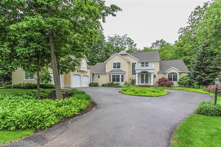 1st image of 3900 Foxglove Ct NE
