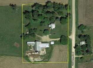 5198 Red School Rd, Central City, IA 52214