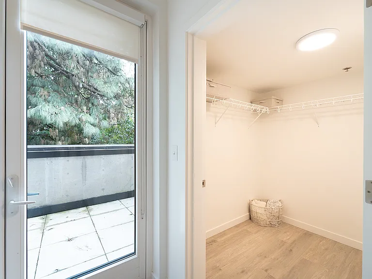 Henley Place — Photo 23