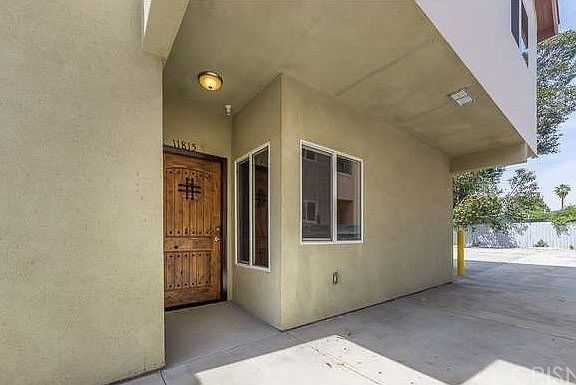 2nd image of 11815 Burbank Blvd