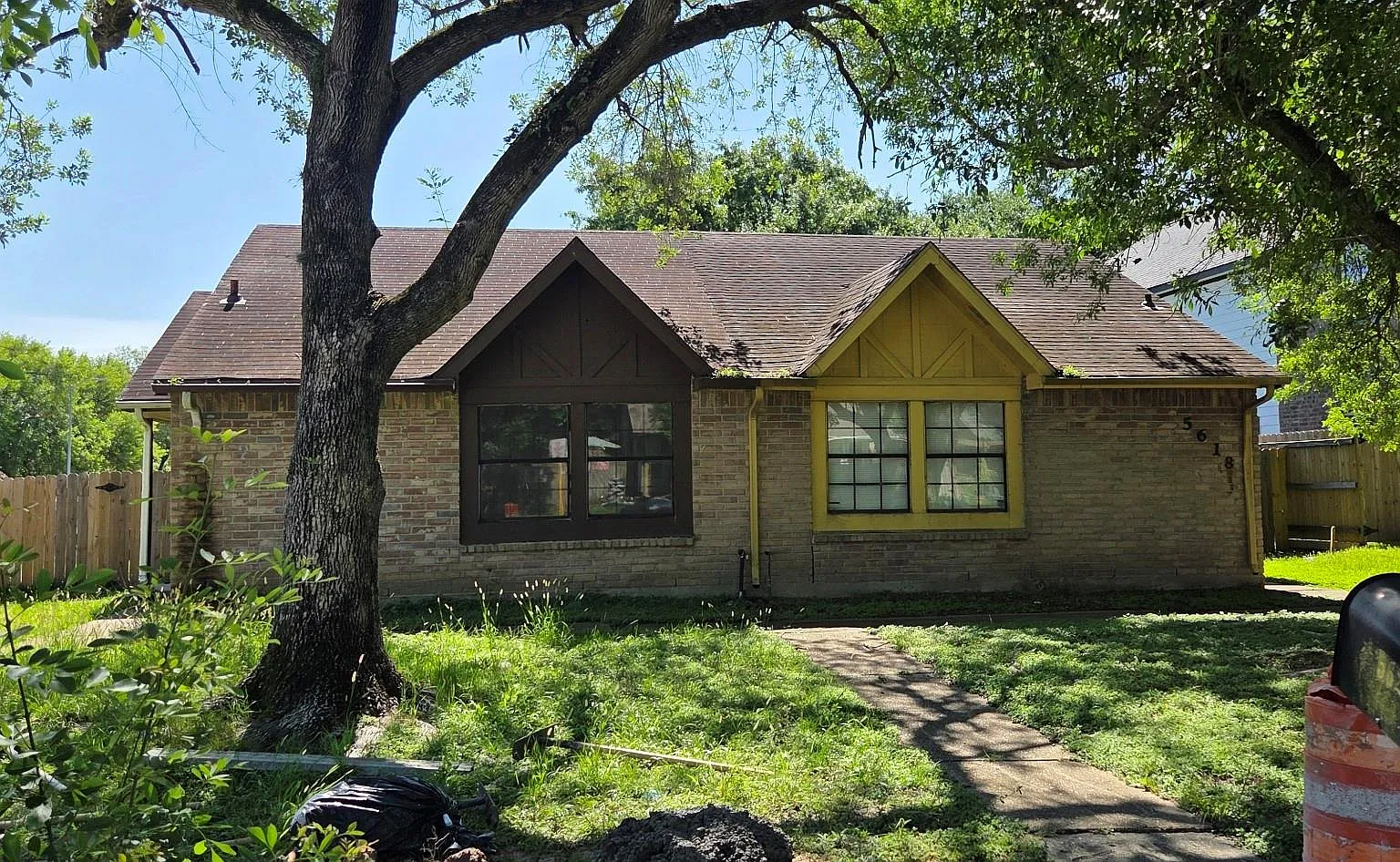 3 bed, 2.0 bath, 1208 sqft, $1,300 — Photo 1